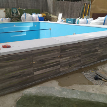 Montaje de piscina de poliester, decorado del muro lateral Montaje de piscina de poliester, decorado del muro lateral