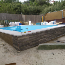 Montaje de piscina de poliester, decorado del muro lateral Montaje de piscina de poliester, decorado del muro lateral