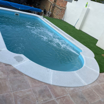 Piscina acabada con manta termica Piscina acabada con manta termica