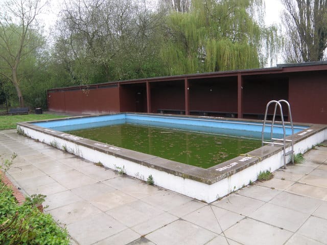 A mi piscina le cae mucho polvo o hojas