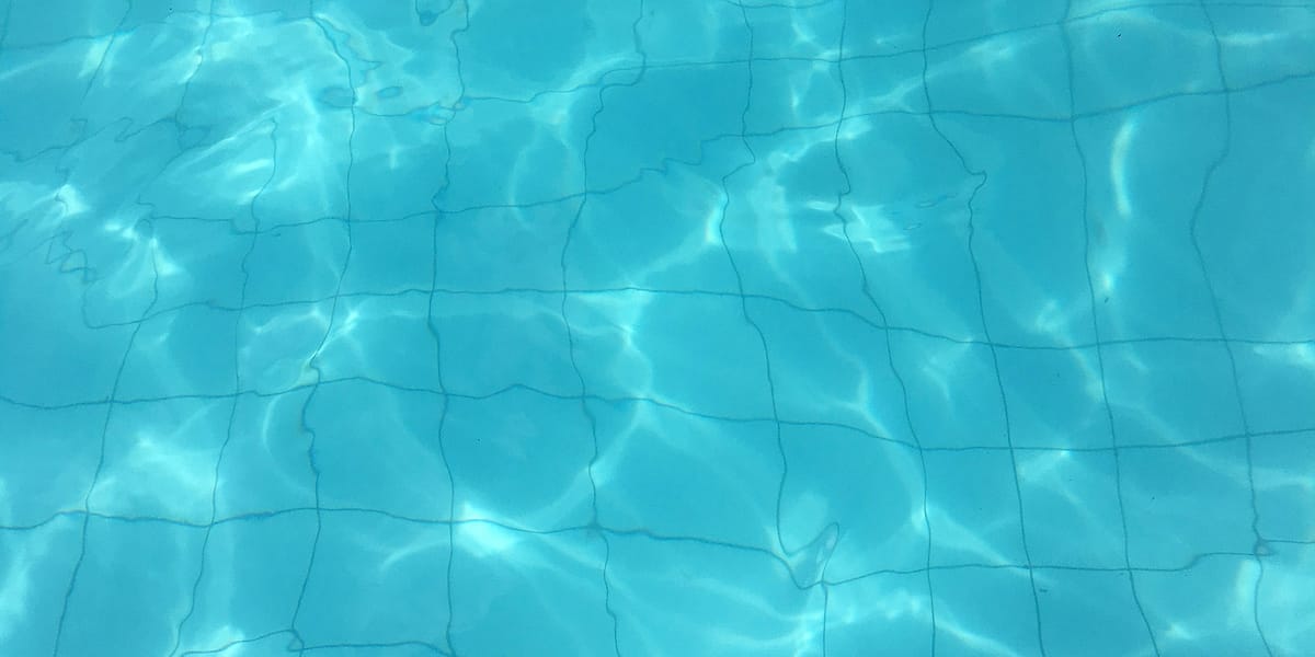 Manual de la piscina: cuanto cloro echar